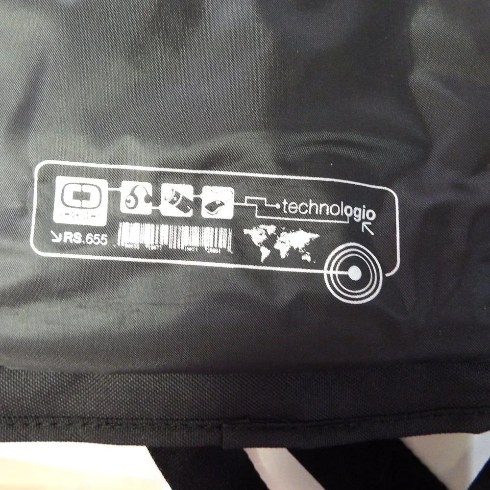 Crossbody black bag for tablet by Ogio